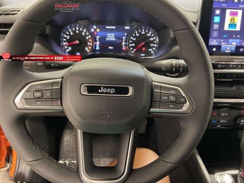 Used 2026 Jeep Compass Latitude AWD/4WD image 22