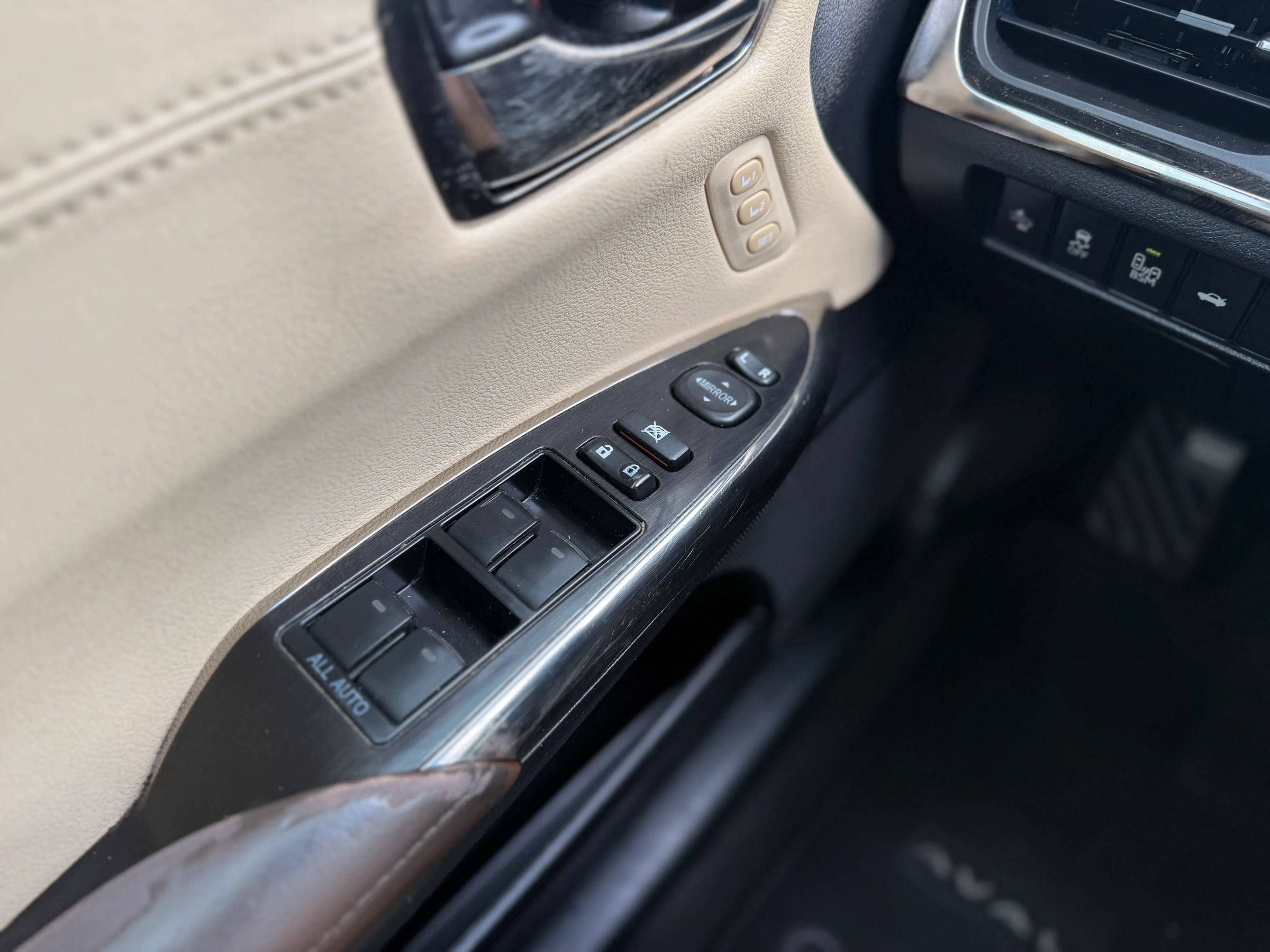 Used 2018 Toyota Avalon XLE Premium FWD image 25