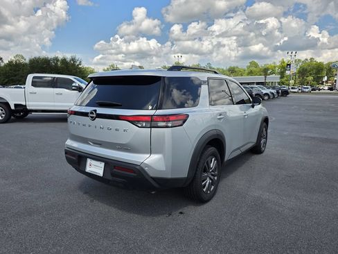 Used 2024 Nissan Pathfinder SV AWD/4WD image 6