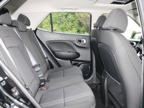 Used 2023 Hyundai Venue SEL FWD image 13