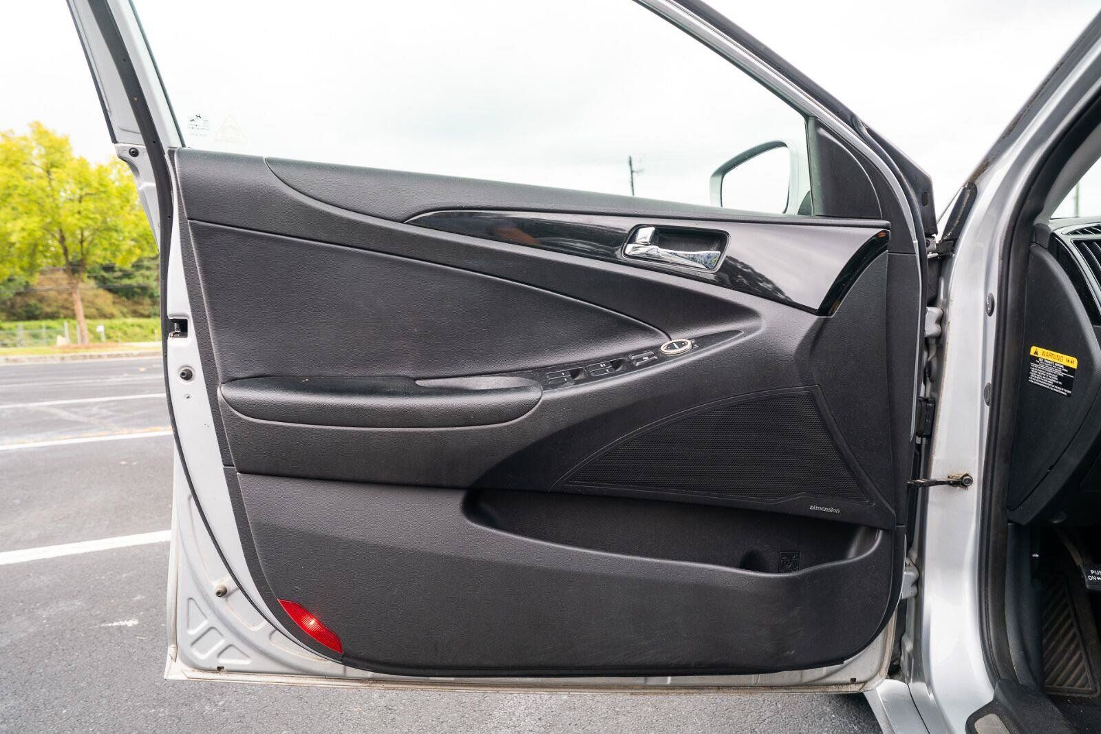 Used 2012 Hyundai Sonata Limited FWD image 19