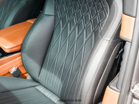 Used 2022 Bentley Flying Spur Plug-In Hybrid image 24