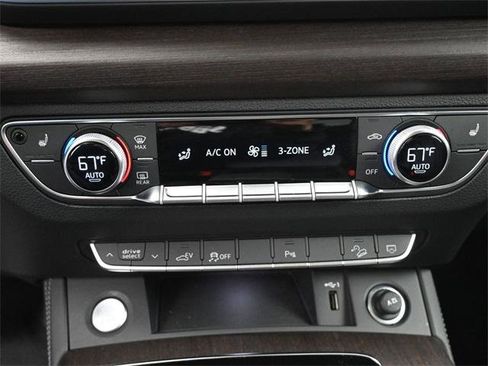 Used 2024 Audi Q5 e Premium Plus w/ Premium Plus Package image 23