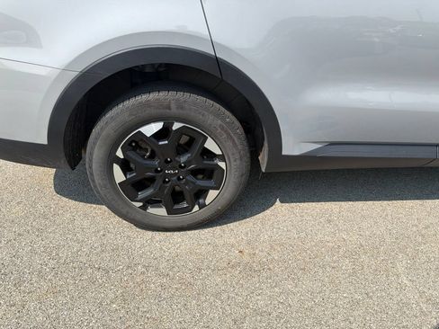 Certified 2025 Kia Sorento S w/ Panoramic Sunroof Package AWD/4WD image 9