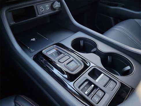 Used 2024 Honda Pilot TrailSport image 25