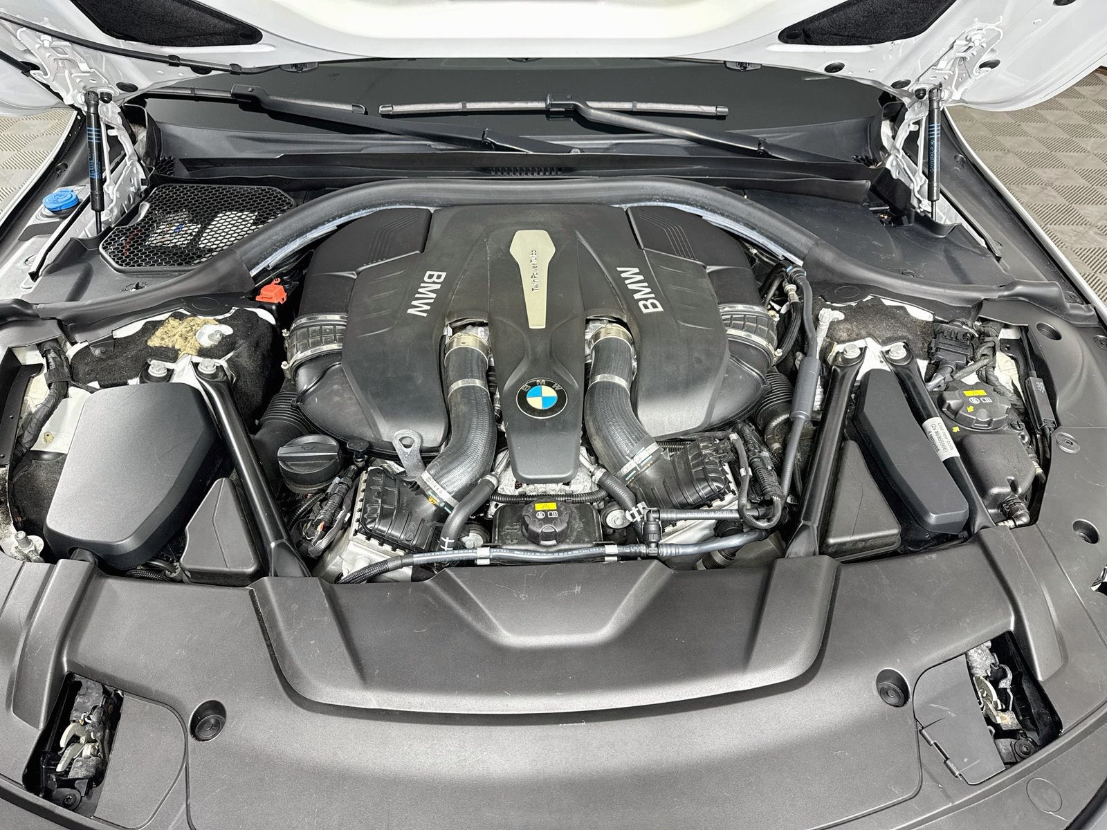Used 2018 BMW 750i xDrive AWD/4WD image 31