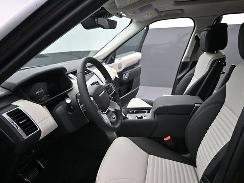 Used 2025 Land Rover Discovery Dynamic SE AWD/4WD image 22