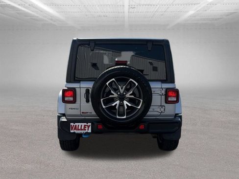 Used 2024 Jeep Wrangler Unlimited w/ Convenience Group AWD/4WD image 12