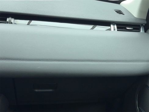 Used 2022 Land Rover Discovery Sport SE image 20