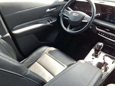 Used 2025 Cadillac XT4 Premium Luxury FWD image 10