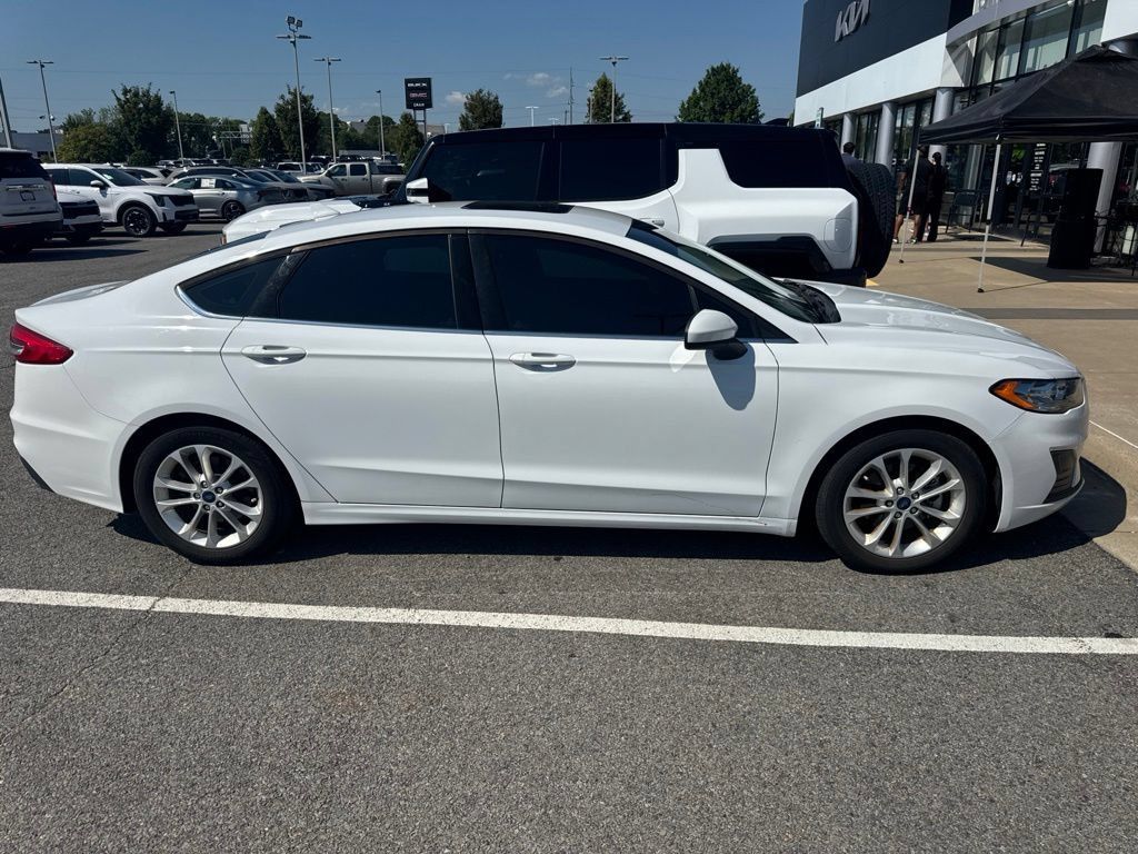 Used 2019 Ford Fusion SE FWD image 4