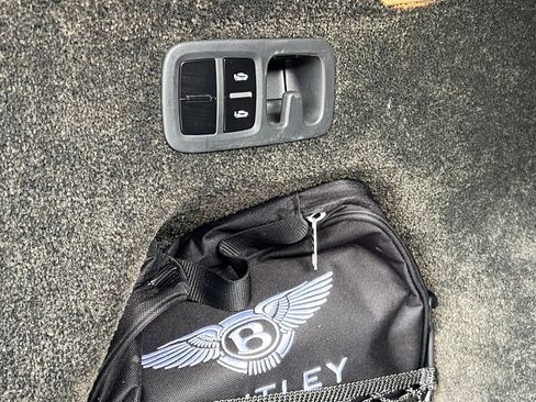 Used 2022 Bentley Bentayga AWD/4WD image 22