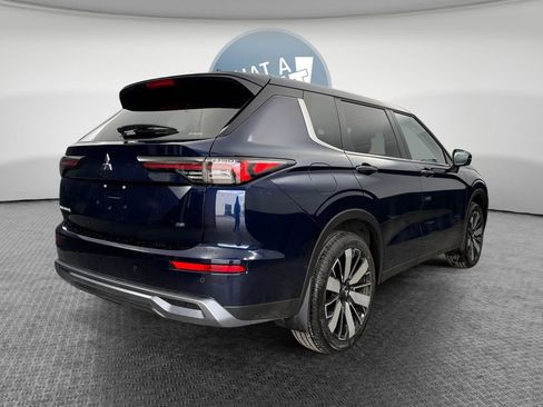 New 2026 Mitsubishi Outlander SE AWD/4WD image 3