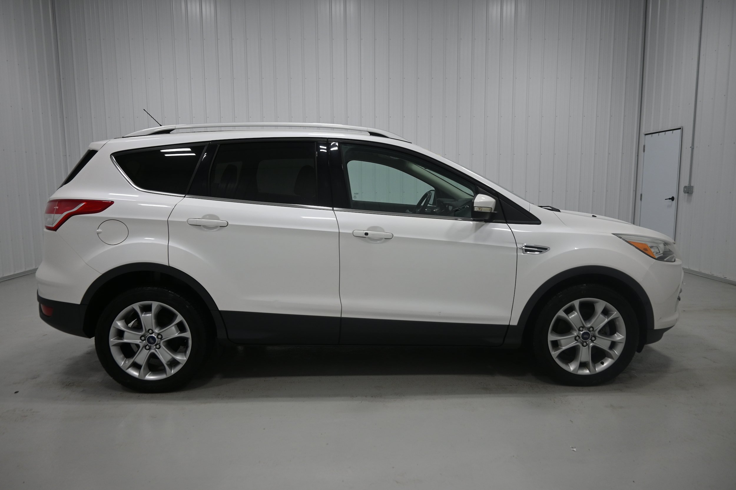 Used 2015 Ford Escape Titanium w/ Equipment Group 301A AWD/4WD image 36