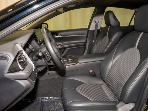 Used 2023 Toyota Camry SE image 9