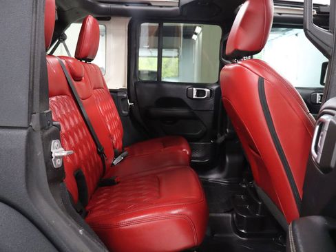 Used 2019 Jeep Wrangler Unlimited Sahara w/ Quick Order Package 24M Moab AWD/4WD image 27