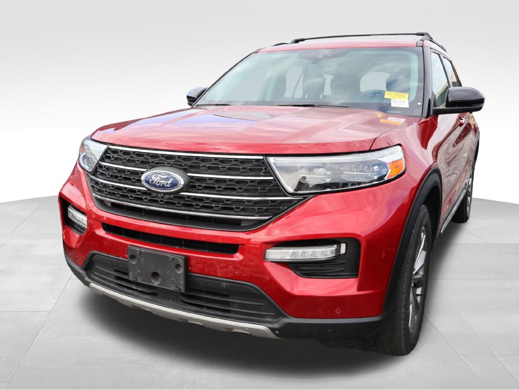Used 2022 Ford Explorer XLT w/ Equipment Group 202A AWD/4WD image 2