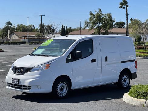 Used 2021 Nissan NV200 S w/ Back Door Glass Package image 9