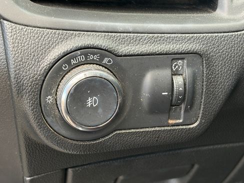 Used 2017 Buick Envision Essence FWD image 8