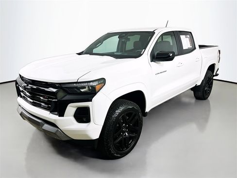 Used 2024 Chevrolet Colorado Z71 w/ Safety Package image 3