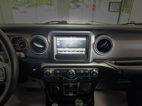 Used 2023 Jeep Gladiator Sport AWD/4WD image 22