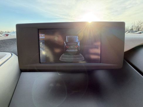 Used 2018 BMW i3 image 16