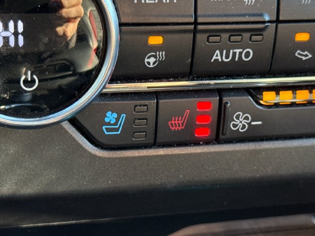 Used 2019 Ford Expedition Limited w/ Equipment Group 302A AWD/4WD image 36