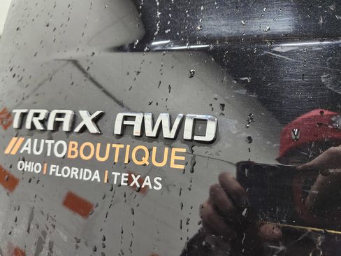 Used 2020 Chevrolet Trax LT w/ LT Convenience Package image 22