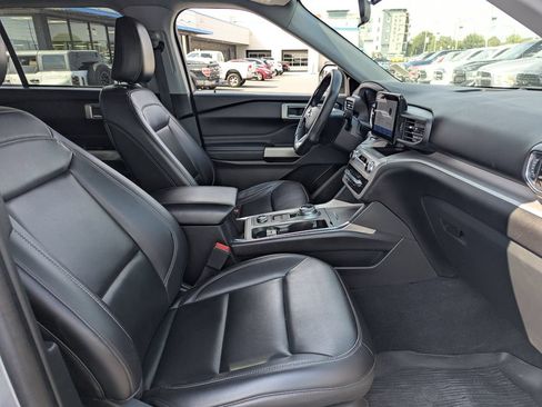 Used 2023 Ford Explorer XLT w/ Equipment Group 202A AWD/4WD image 37