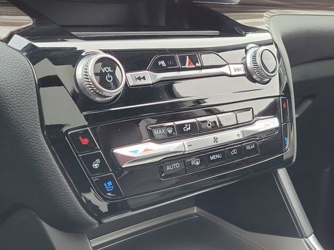 Used 2022 Ford Explorer Limited w/ Equipment Group 301A image 31