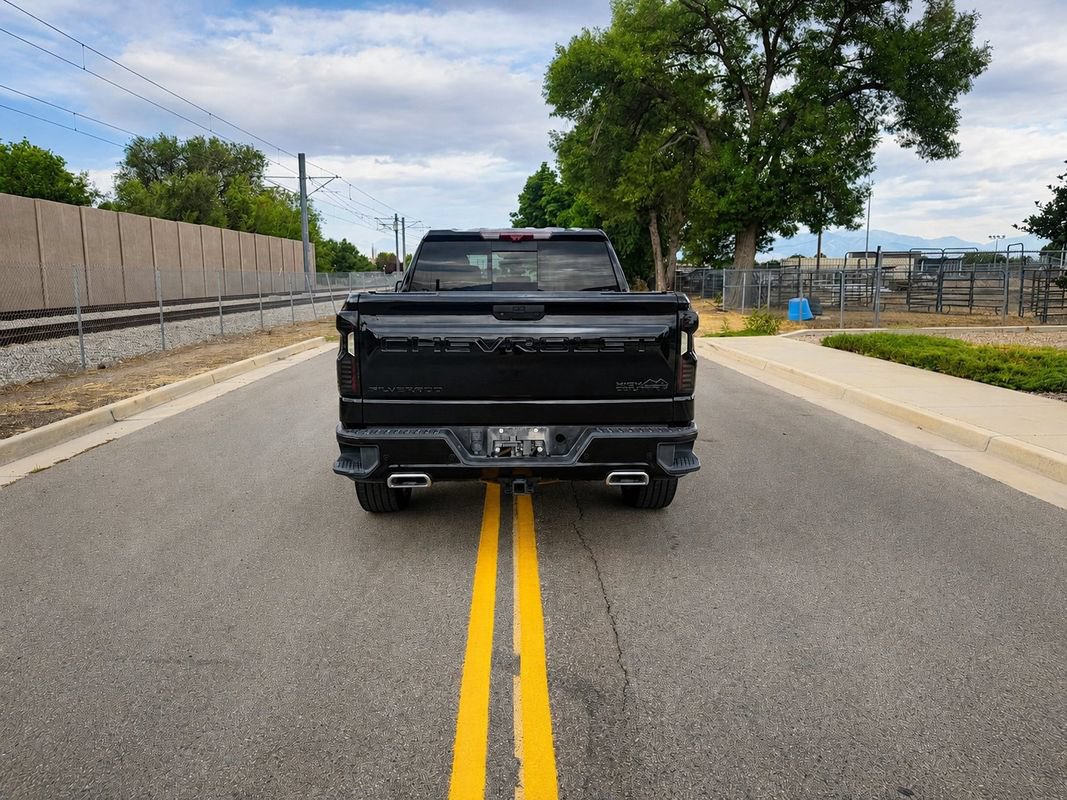 Used 2021 Chevrolet Silverado 1500 High Country w/ Technology Package AWD/4WD image 4