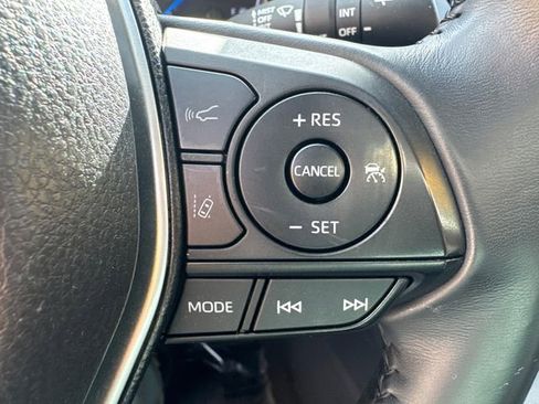 Used 2022 Toyota Venza LE image 31