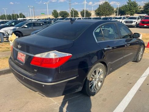 Used 2010 Hyundai Genesis 4.6 w/ Technology Pkg 5 RWD image 2