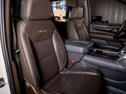 Used 2021 GMC Yukon XL Denali w/ Denali Ultimate Package image 19