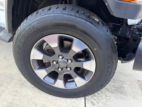 Used 2018 Jeep Wrangler Unlimited Sahara w/ Cold Weather Group AWD/4WD image 35