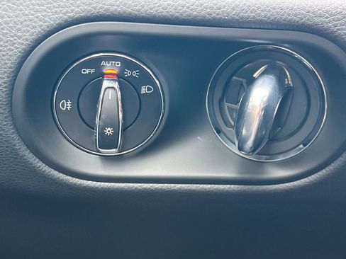 Certified 2025 Porsche Macan image 31