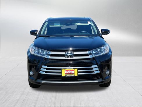 Used 2017 Toyota Highlander Limited Platinum AWD/4WD image 2