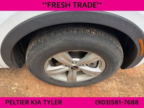 Used 2023 Kia Sorento LX FWD image 14