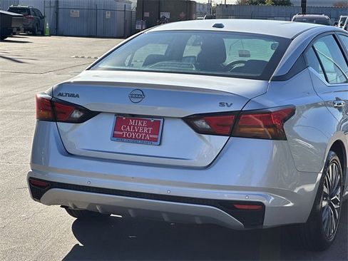 Used 2024 Nissan Altima 2.5 SV image 7