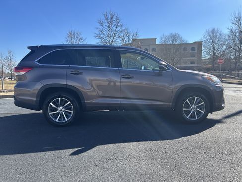 Used 2017 Toyota Highlander XLE image 10