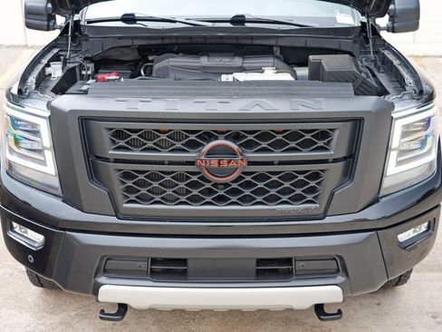 Used 2023 Nissan Titan PRO-4X AWD/4WD image 6