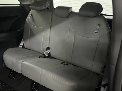 Used 2025 Toyota Sienna XLE FWD image 28