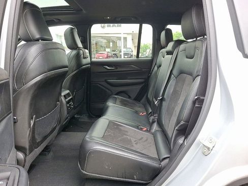 Certified 2024 Jeep Grand Cherokee Altitude AWD/4WD image 8
