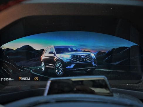 Used 2025 Ford Explorer ST image 9