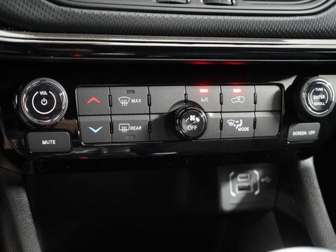 New 2026 Jeep Compass Latitude AWD/4WD image 17