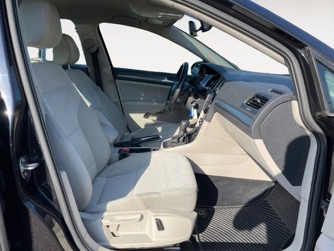 Used 2018 Volkswagen Golf S image 12