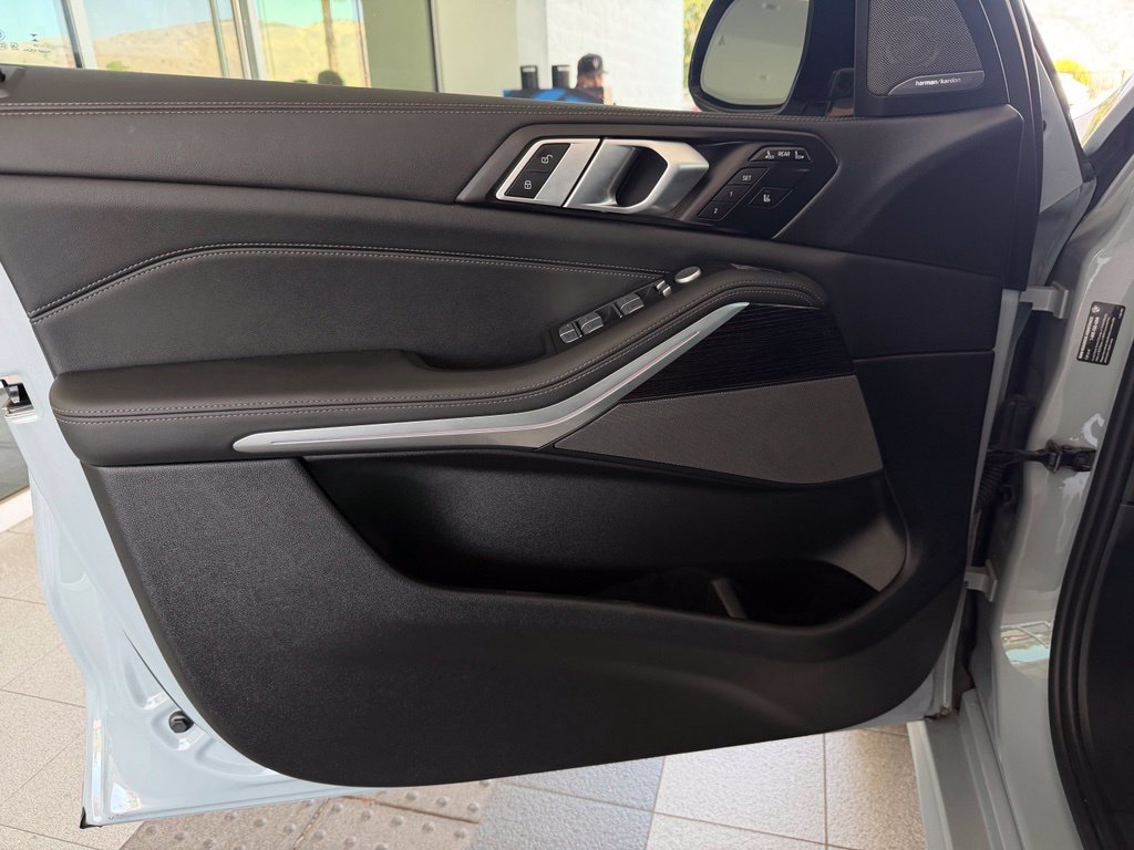 Used 2025 BMW X7 xDrive40i w/ M Sport Package AWD/4WD image 20