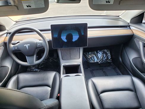 Used 2022 Tesla Model 3 Standard Range image 25