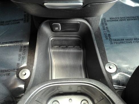 Used 2026 Chrysler Pacifica Select FWD image 46