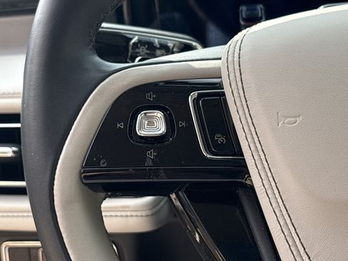 Used 2025 Lincoln Aviator Reserve AWD/4WD image 19